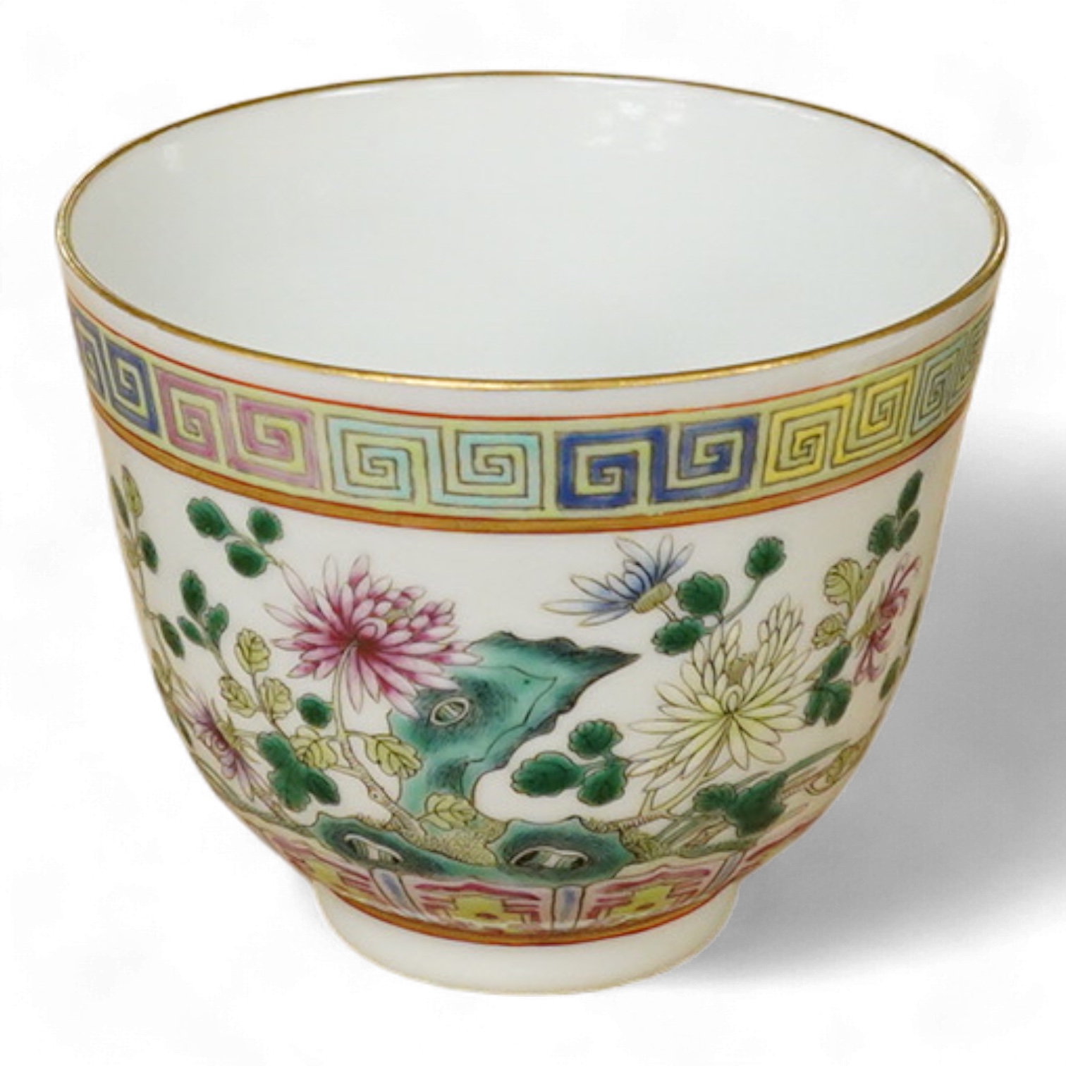 A Chinese famille rose cup, Guangxu mark but later, 6.5cm